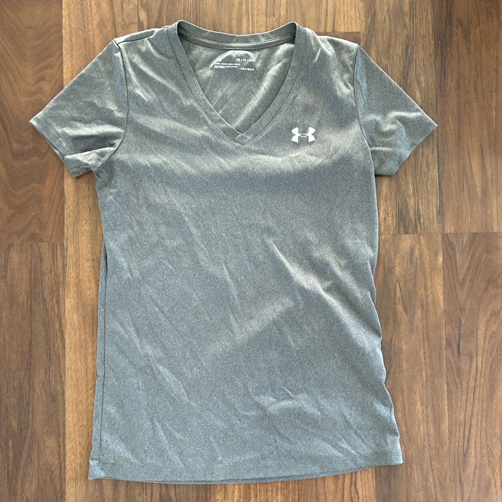 Under Armour vneck top